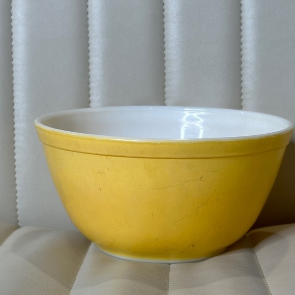 Vintage PYREX 402 Mixing Bowl 1.5 qt Golden Yellow Ovenware Daisy Series GUC 60s - Picture 7 of 12